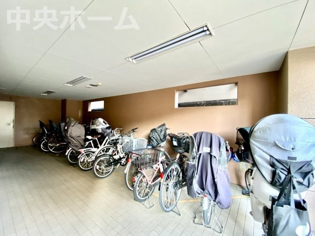 クレストフォルム本所吾妻橋の駐輪場|【自転車置き場】最新の空き状況や費用などの詳細は担当スタッフまでお問い合わせください。