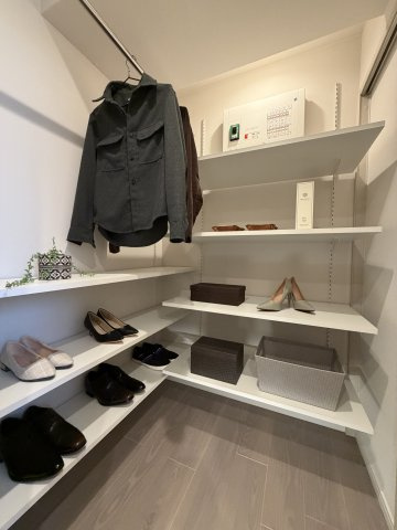 中野区中央４丁目の中古マンションの収納|シューズインクローゼット