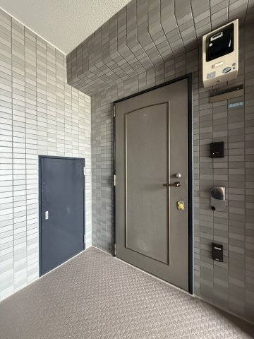 中野区中央４丁目の中古マンションの玄関