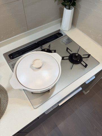 中野区中央４丁目の中古マンションのキッチン|3口ガスコンロ