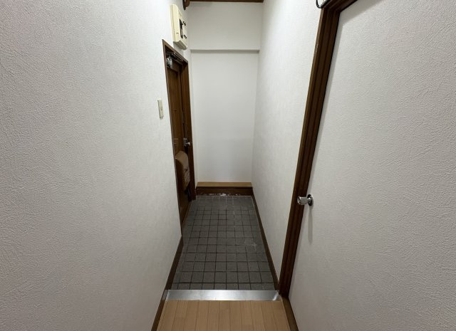 丸正ハイツの玄関