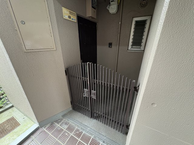 丸正ハイツのエントランス