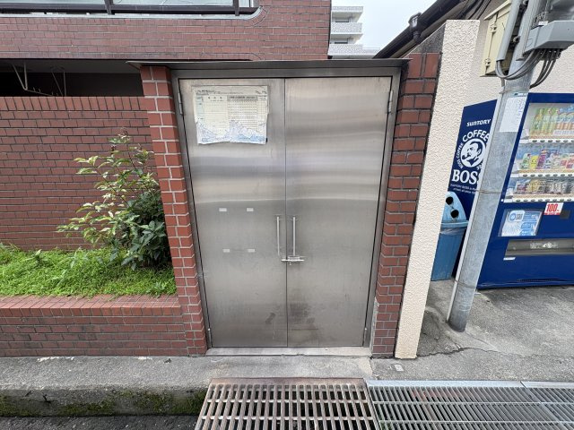 丸正ハイツのエントランス
