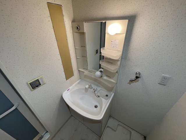 タカマツ神戸駅南通の洗面所|同物件別部屋写真
