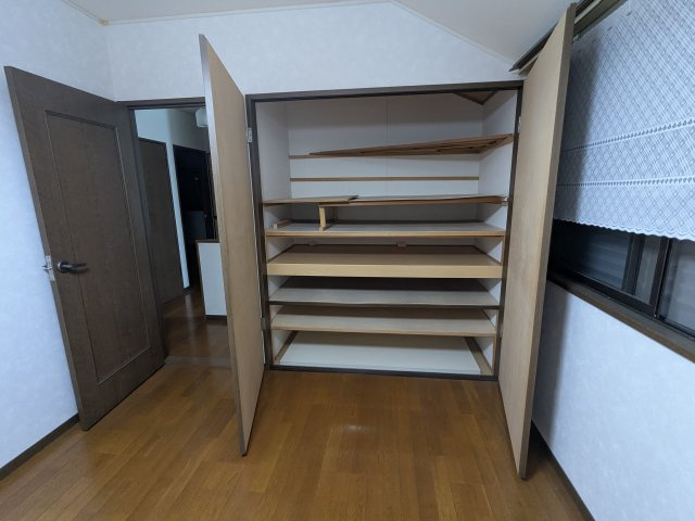 東（アズマ）貸家の収納