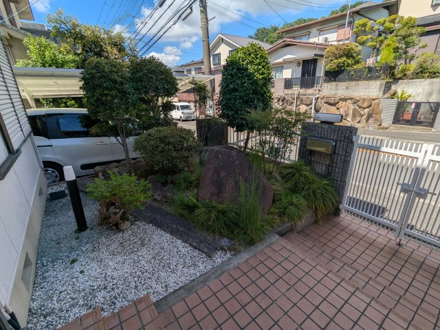 東（アズマ）貸家のエントランス
