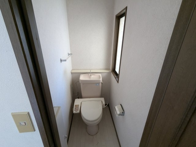東（アズマ）貸家のトイレ