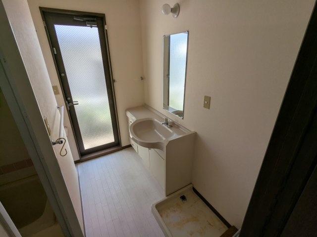 東（アズマ）貸家の洗面所