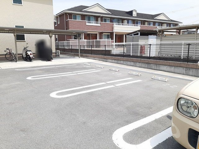 ル・レーブ坂上Ⅱの駐車場