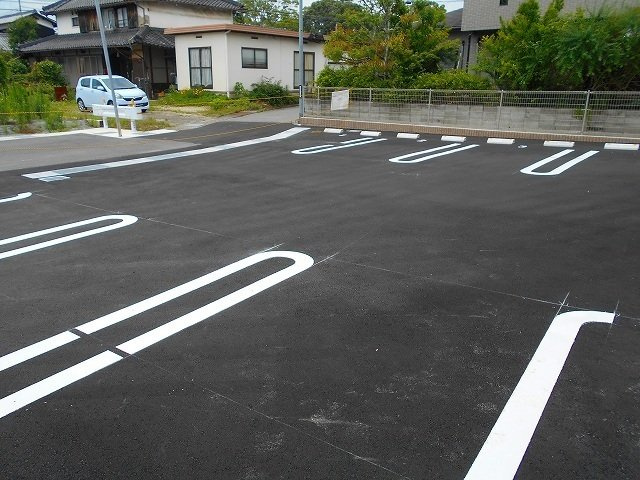 ミーテククルⅡの駐車場
