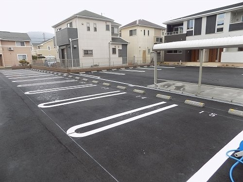 メゾンド　シュシュ　セントラルの駐車場
