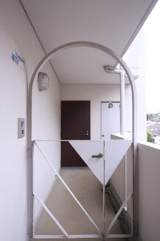 ベル・イルモ塩屋のエントランス