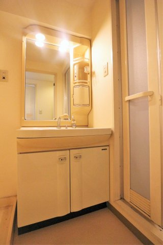 ベル・イルモ塩屋の洗面所