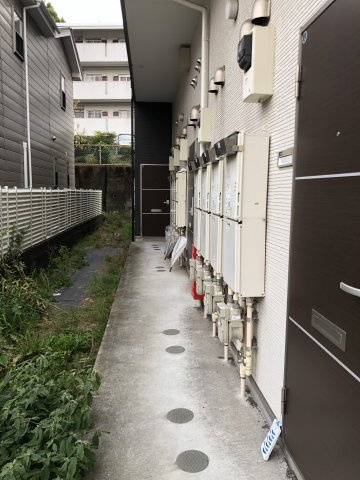 川崎市多摩区西生田３丁目のアパートのロビー