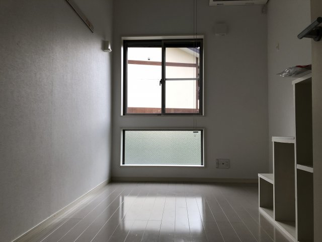 川崎市多摩区西生田３丁目のアパートの居間・リビング