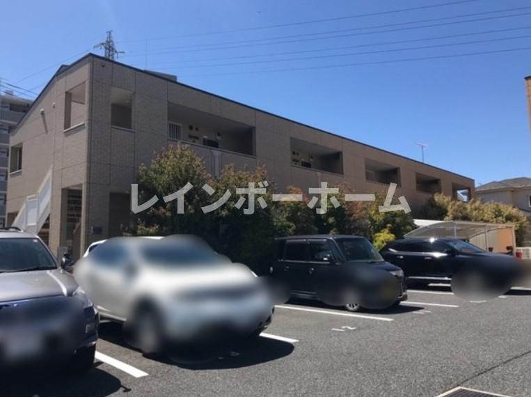 メープルコートの駐車場