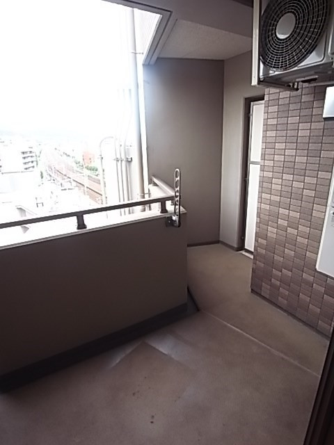 エステムコート三宮駅前ラ・ドゥーのバルコニー
