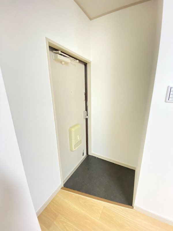 三景ビルの玄関
