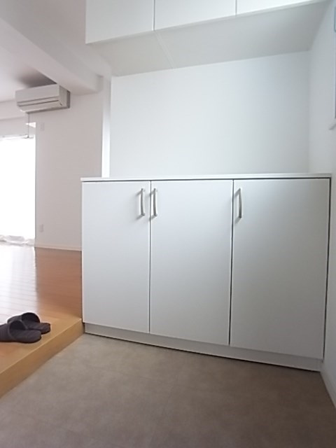 佳山ビルの玄関