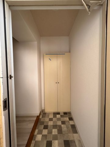 ドミール橘の玄関
