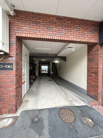 コーポ堀江のエントランス