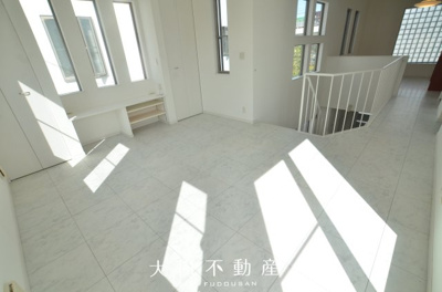 【居間・リビング】 | 海老名市門沢橋4丁目　中古戸建て【仲介手数料無料】