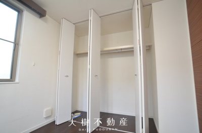 【洋室】 | 海老名市門沢橋4丁目　中古戸建て【仲介手数料無料】 | 1階　洋室3（6.0帖）クローゼット