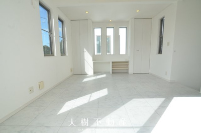 【居間・リビング】 | 海老名市門沢橋4丁目　中古戸建て【仲介手数料無料】