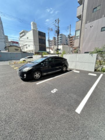リヴェント難波ウエストの駐車場