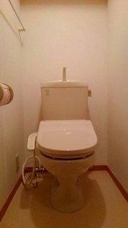 セモア中山のトイレ|落ち着いた色調のトイレです