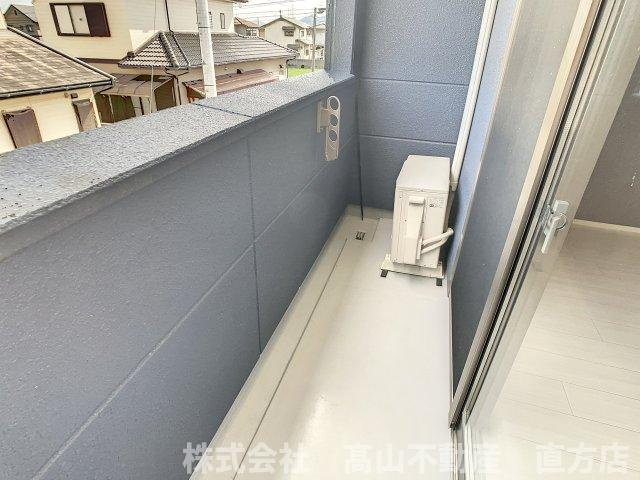 直方市大字感田のアパートのバルコニー