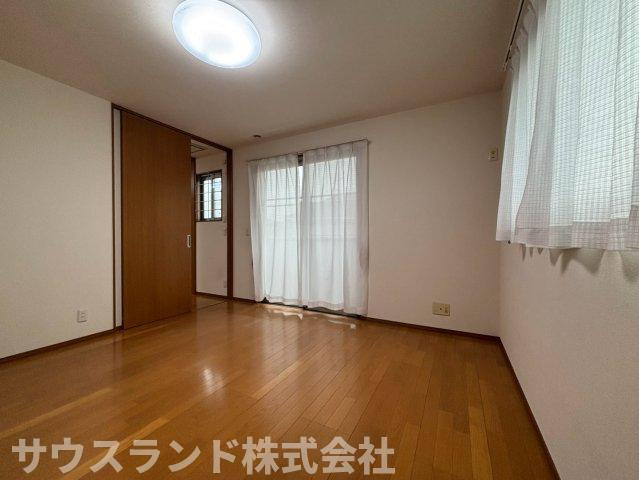 八王子市元八王子町一丁目の洋室|収納スペースがあり、使い勝手が良いお部屋です。寝室やお子様のお部屋など、使い方も自由自在です。