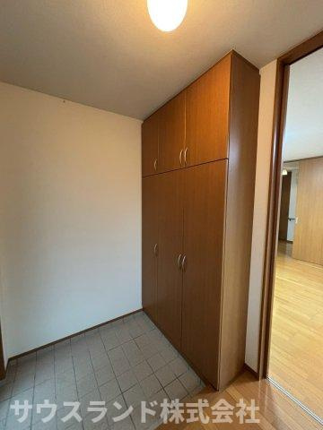 八王子市元八王子町一丁目の玄関|開放感あふれる玄関が家族を迎えます。