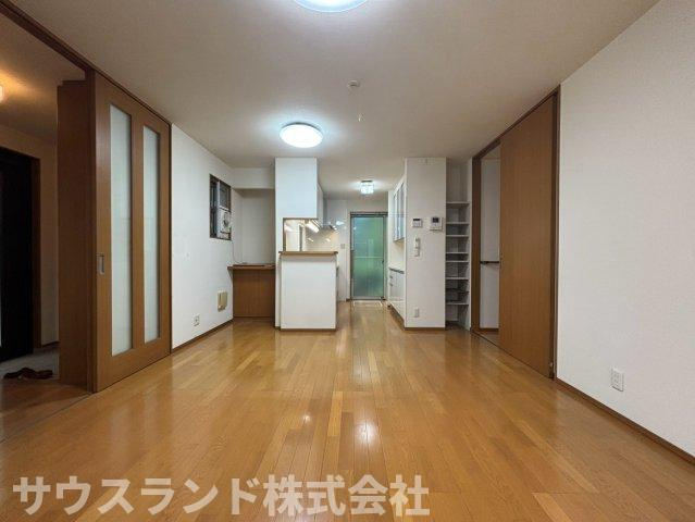 八王子市元八王子町一丁目の居間・リビング|貴方が「新居に置きたいな」と思っておられる家電や家具が、実際に配置できるかどうか、この週末に一緒に確認にいきましょう♪