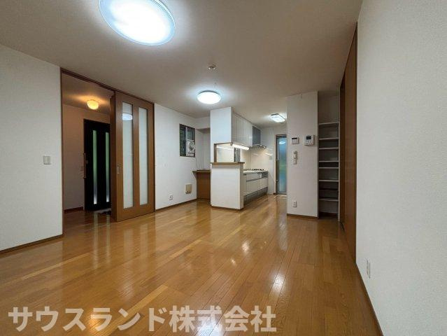八王子市元八王子町一丁目の居間・リビング|家事、食事、寛ぎ、同じ空間に居ながら、個人の時間も大切にできます。