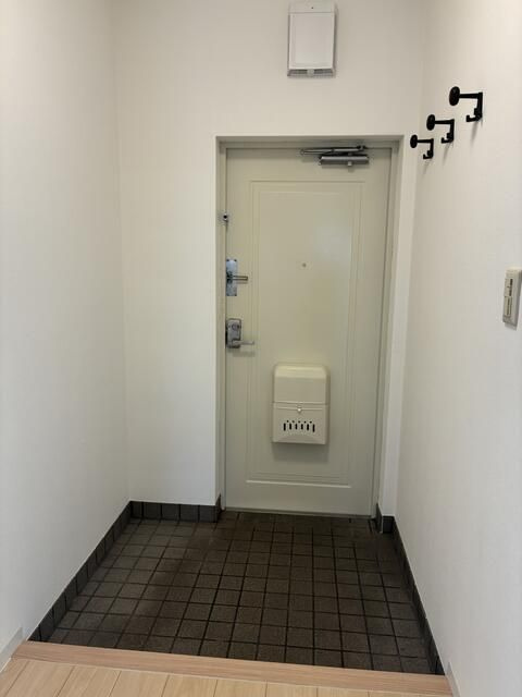 コーポレート新柏駅前の玄関|落ち着いた玄関です