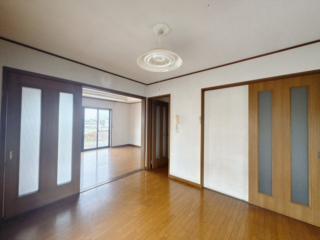 【中古戸建】伊勢崎市境伊与久の居間・リビング|■リビング｜家族でゆったりくつろげる、居心地の良いリビング♪賃貸と違って、テレビや音楽の音を気にしなくて良いことが嬉しいですね(*＾＾*)