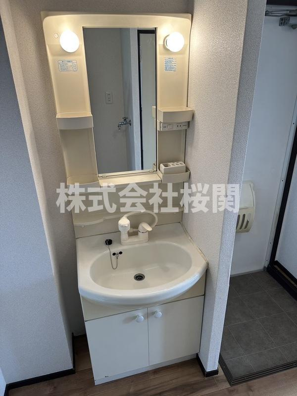 Ｆ．Ｊ．Ｓ．８の独立洗面台
