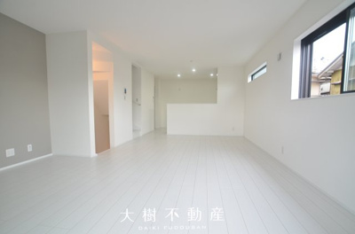 【居間・リビング】 | 座間市ひばりが丘2丁目　新築戸建て　全1棟【仲介手数料無料】