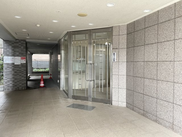 スカイコート高輪のエントランス