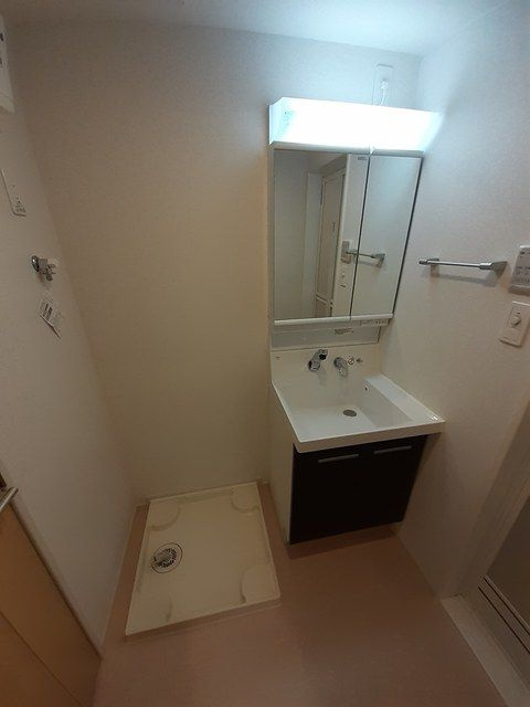 ユイマール三ノ輪の洗面所