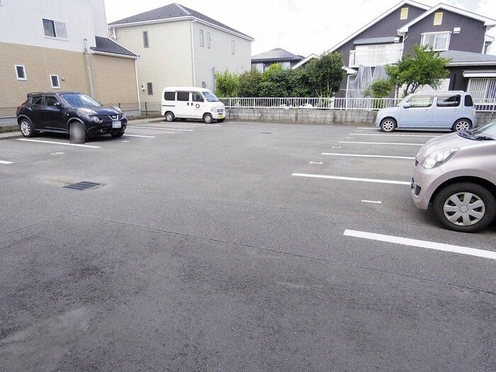 グランドゥールの駐車場