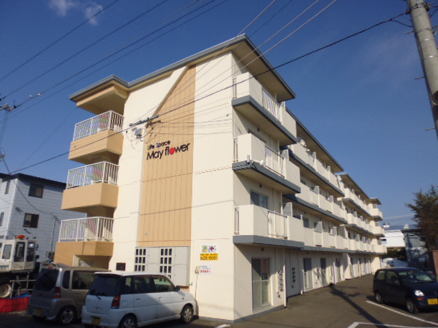 コーポメイフラワーの外観