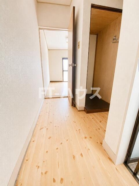 進栄荘の玄関