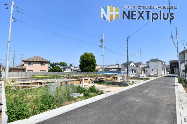 第3伊奈小室　全6棟　I号棟の前面道路含む現地写真