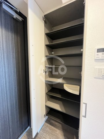 シャーメゾンサクセス新大阪の内装|シューズボックス