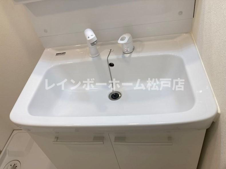 ベルメント陣屋前C棟【仲介手数料：50％OFF】対象物件！の洗面所|コンパクトで使いやすい洗面所