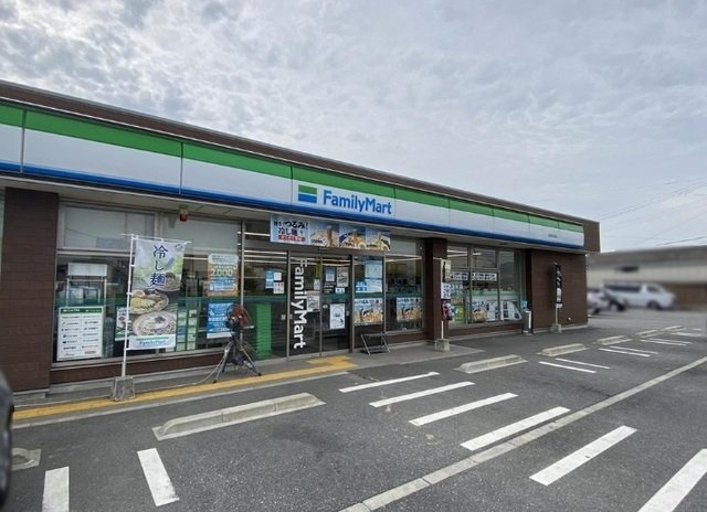 シンヴィオシスＤの周辺|ファミリーマート加東木梨店まで600m