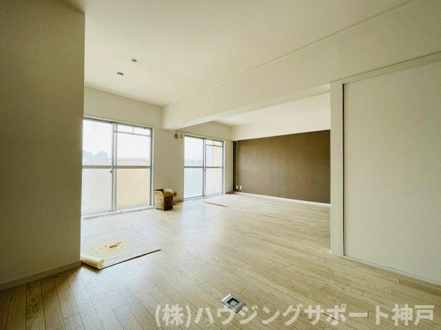 アムール本多聞の駐車場