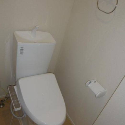 Casa Olivaのトイレ|ゆったりとした空間のトイレです